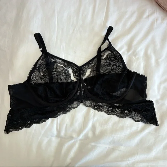NWT Torrid Black Lace Unlined Plunge Underwire Bra Size 4 - Picture 3 of 9